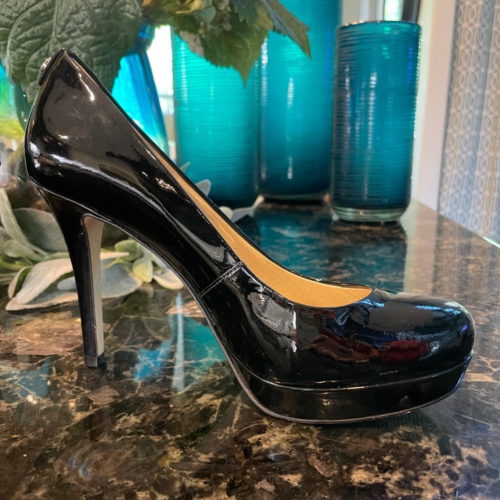 Black patent Michael Kors pumps